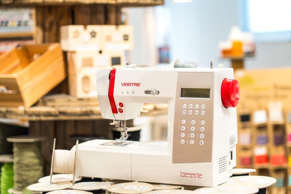 Veritas Bessie Naaimachine sfeer